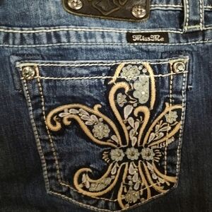 Gorgeous Miss Me Boyfriend Capri Jeans With Floral Embroidery 16.5" Inseam